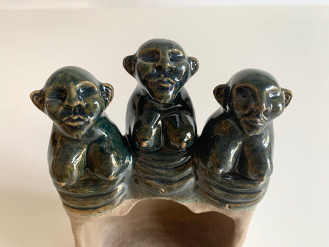 Viyan Hikalie, Ghouls Accessory Holder 1