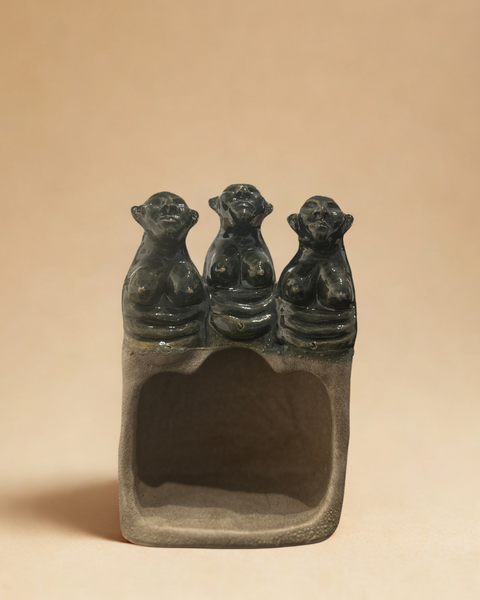 Viyan Hikalie, Ghouls Accessory Holder